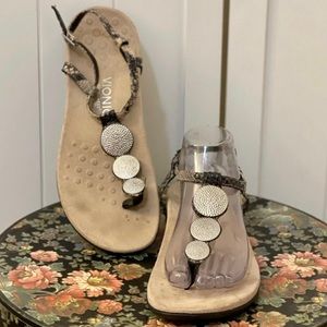 Vionic Lizbeth Snakeskin T-strap Sandal - Like NEW - Size 9